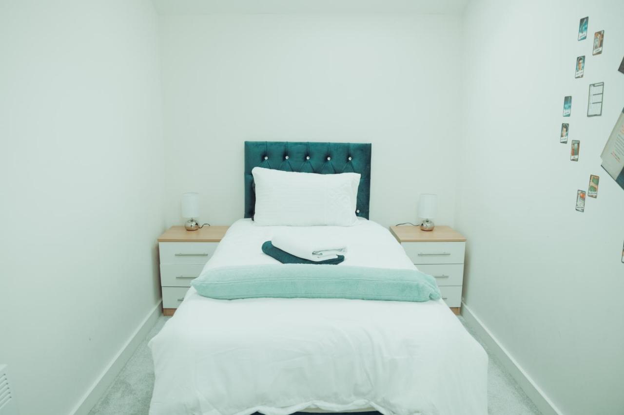 Bv Rare 3 Bedrooms At Conditioning House Bradford Perfect For Contractors Exteriör bild